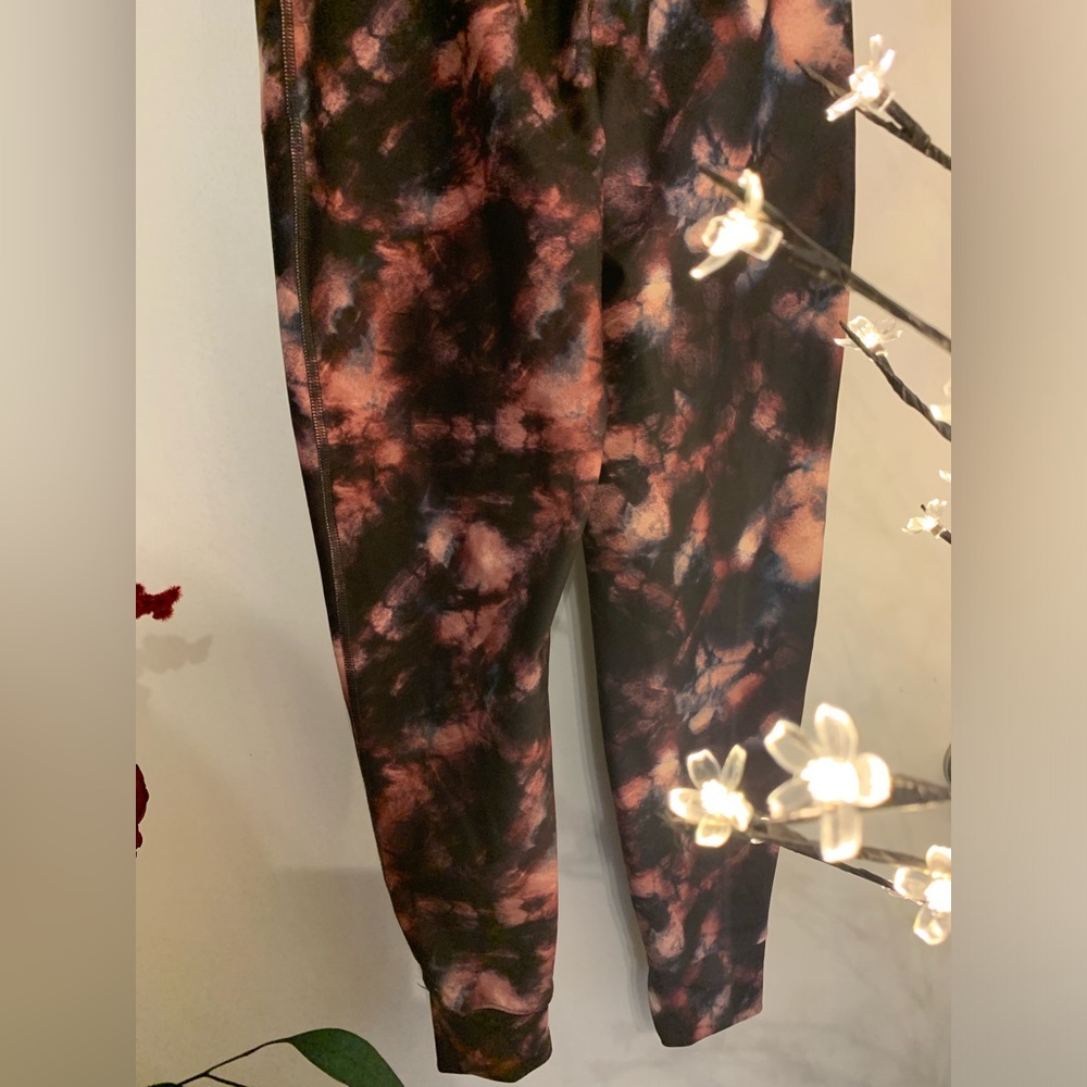 ๐บOld Navy Active High Rise Galaxy Tie Dye Joggers - Picture 3 of 8